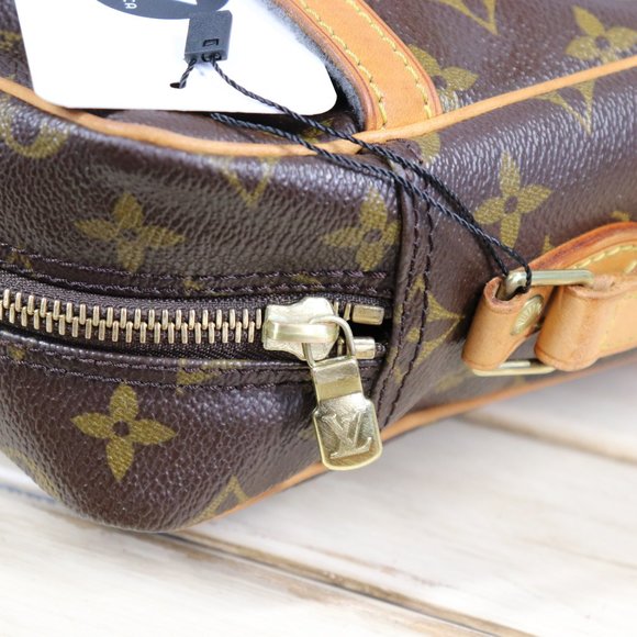 Louis Vuitton Trocadero 30 Monogram - Picture 12 of 16